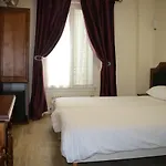 Hotel Grand De Clermont 2*